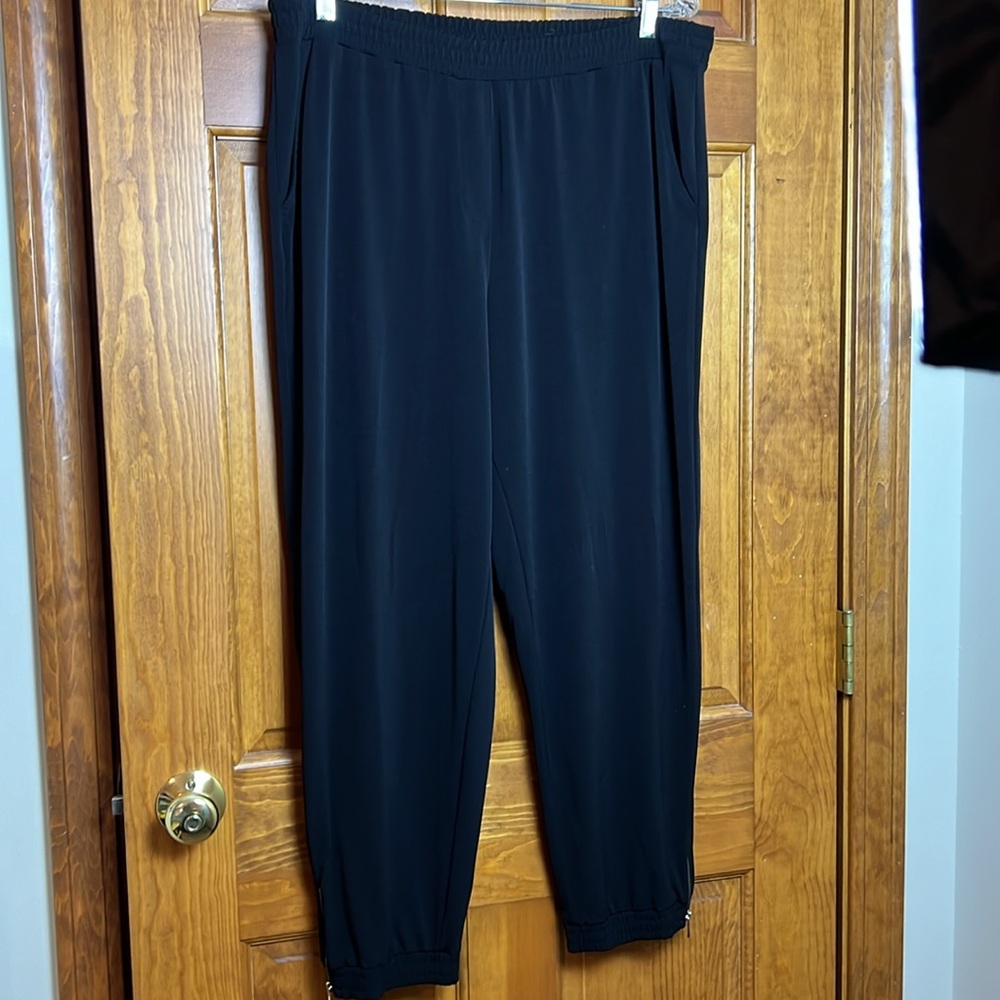 Women's Susan Graver Size Large Petite Black Liquid Knit Ankle Pants